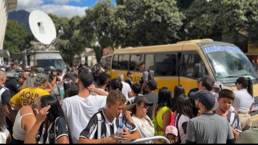 Democrata-GV chegou ao Mamudão de escolar para enfrentar o Atlético