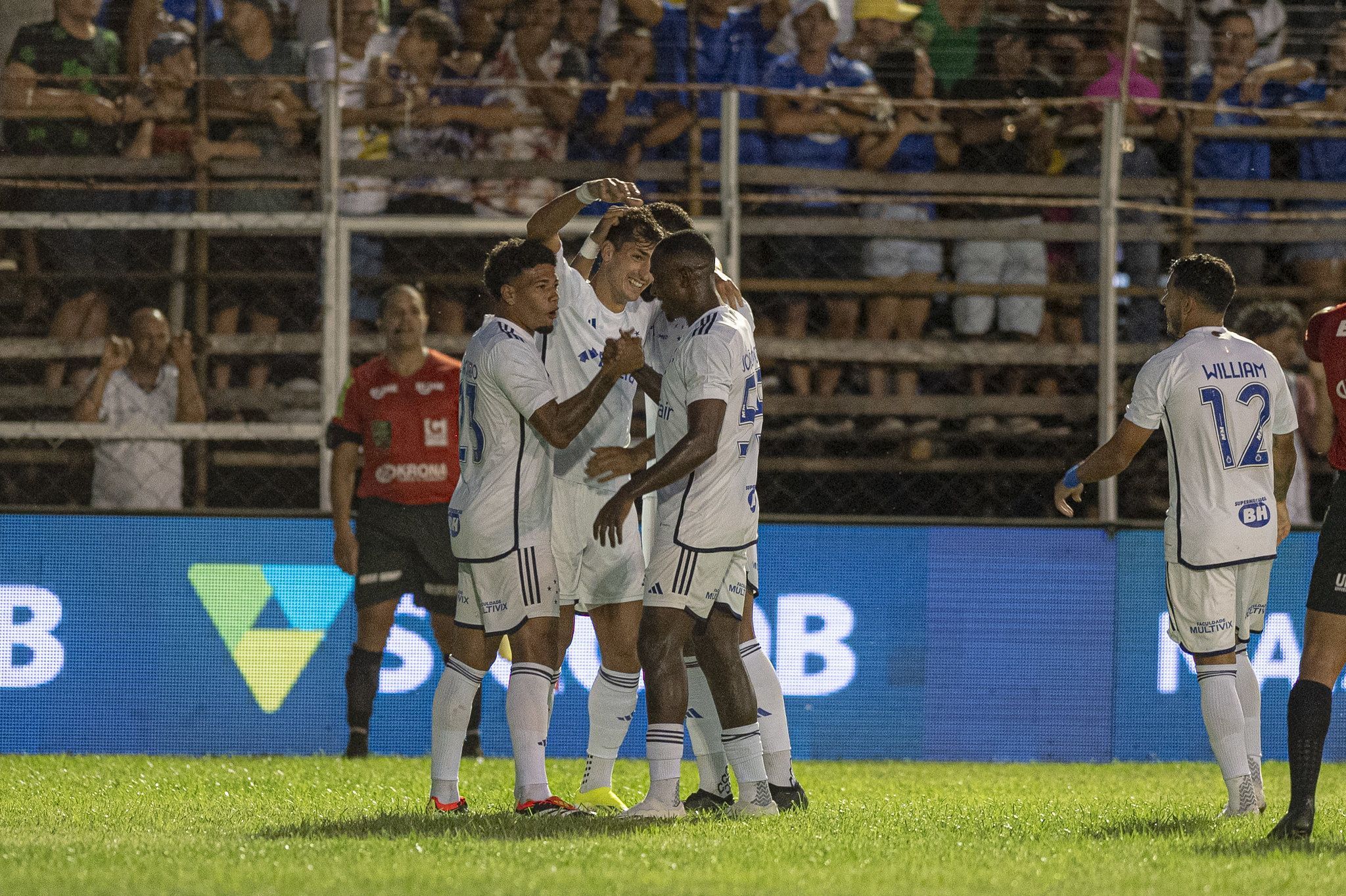 Cruzeiro vence Democrata em Valadares e mantém liderança de grupo no Mineiro