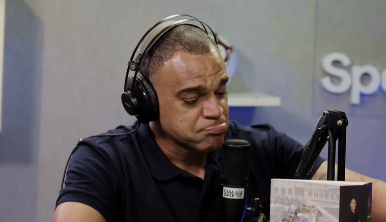 Denilson cai no choro ao falar sobre ex-artilheiro do Atlético; entenda