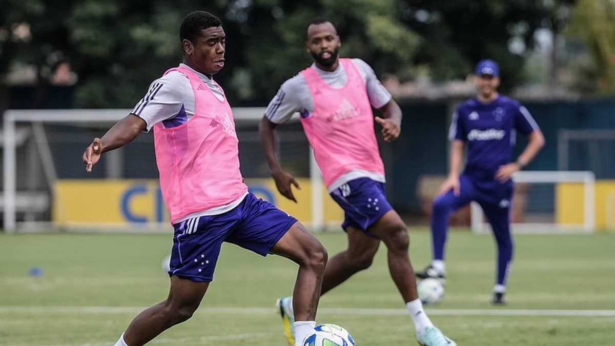Quem são os dois jovens do Cruzeiro observados por Pepa na Toca da Raposa II