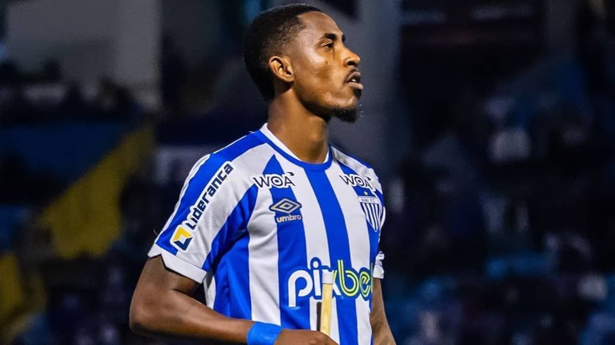Ex-atacante do Atlético é dispensado de clube da Série B por indisciplina