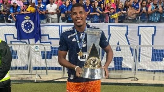 Denivys estava no elenco do Cruzeiro que conquistou a Série B, em 2022