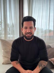 Dennis se defendeu das acusações de Bárbara Falcão