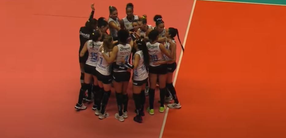 Praia Clube atropela Atlético Barbato na estreia do Sul-Americano de Vôlei