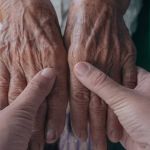 Homem é preso após agredir a própria mãe de 77 anos em Governador Valadares