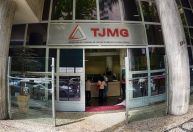 Começa julgamento de mãe que matou namorado após ele ‘alisar’ a filha dela