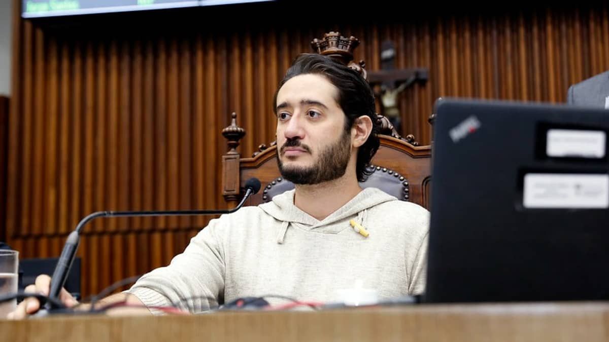 Ao vivo: Câmara de BH vota abertura de processo de cassação contra Gabriel Azevedo