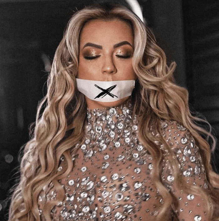 Deolane Bezerra posta foto com adesivo na boca