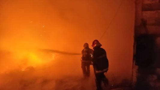 Depósito foi destruído pelo fogo