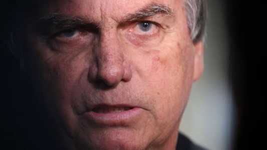 Depósitos em Pix para Bolsonaro: o que sabemos e o que o ex-presidente fala sobre os R$ 17 milhões arrecadados.