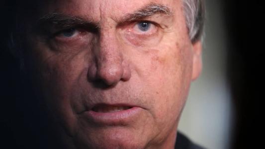 Depósitos em Pix para Bolsonaro: o que sabemos e o que o ex-presidente fala sobre os R$ 17 milhões arrecadados.