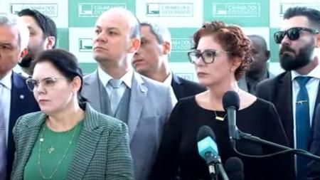 Deputada Carla Zambelli negou ter relação próxima com hacker Walter Delgatti