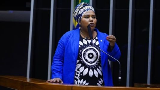 Deputada Dandara (PT-MG) é líder da Frente Parlamentar Mista Antirracismo
