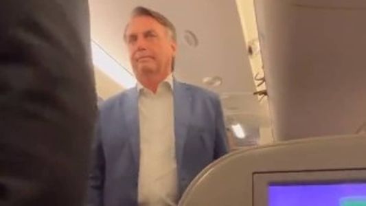 Deputada Duda Salabert postou vídeo do ex-presidente Jair Bolsonaro entrando em avião de volta para Brasília