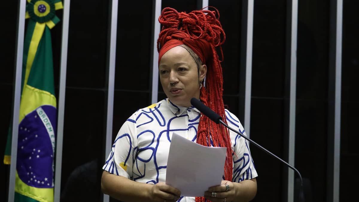 Deputada federal Daiana Santos afirma ter sido ameaçada de “estupro corretivo“