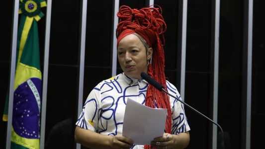 Deputada federal Daiana Santos afirma ter sido ameaçada de "estupro corretivo".