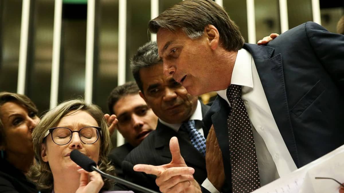Justiça arquiva ação em que Jair Bolsonaro era réu por injúria contra deputada Maria do Rosário; saiba o porquê
