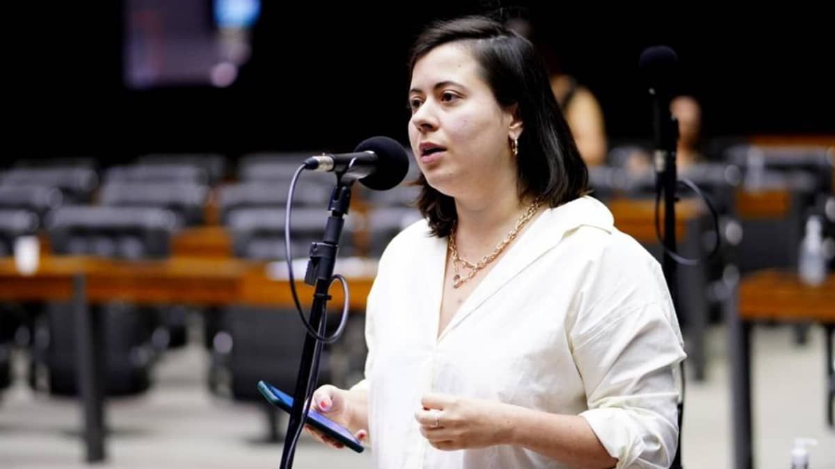 Sâmia Bomfim, irmã de um dos médicos mortos no Rio, pede apuração rigorosa: 'crime bárbaro'