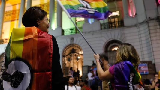 Deputadas apresentaram projeto de lei para criar punição para quem defender a "cura gay"