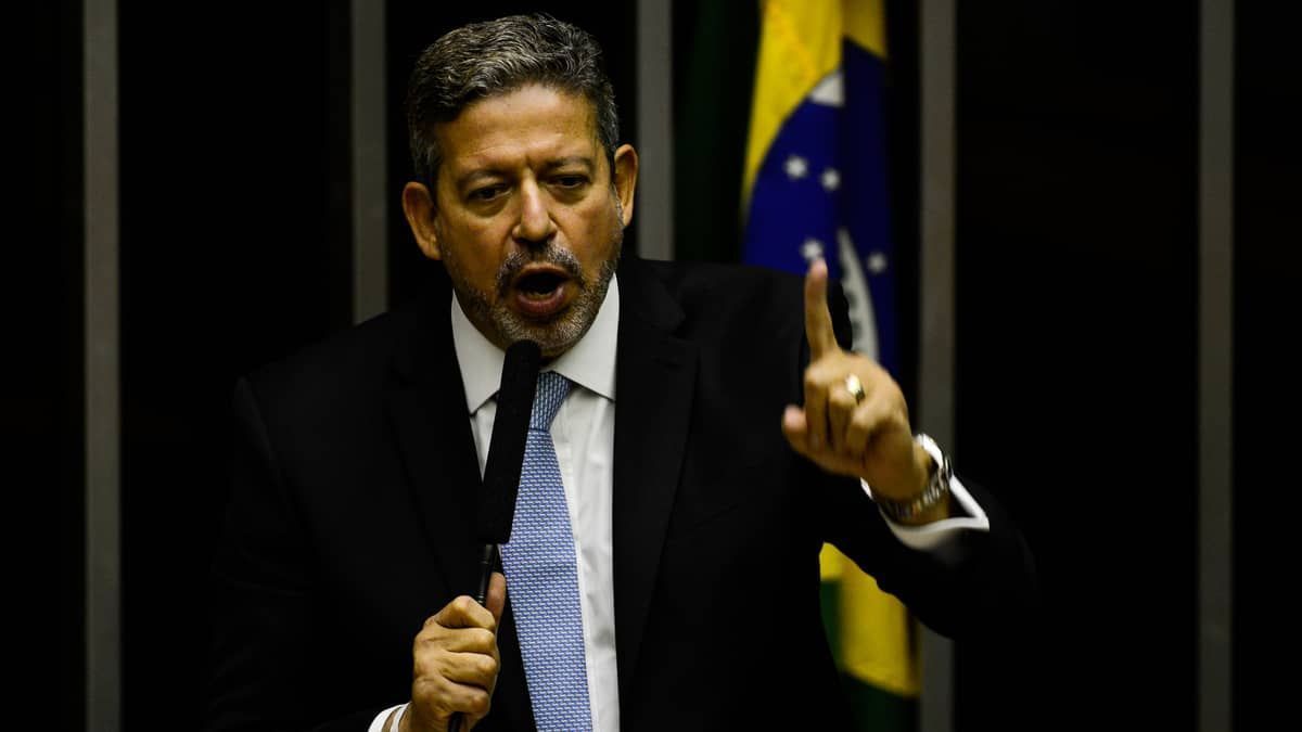 De olho na reeleição na Câmara, Arthur Lira duplica auxílio-moradia para deputados