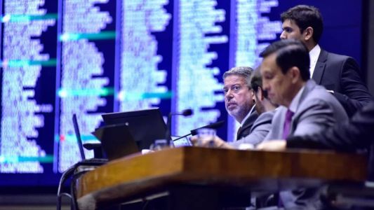 Deputado Arthur Lira (PP-AL) adiantou qual será a pauta em votação na Câmara na semana que vem