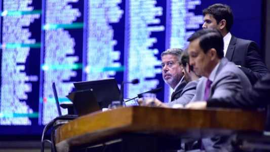 Deputado Arthur Lira (PP-AL) adiantou qual será a pauta em votação na Câmara na semana que vem