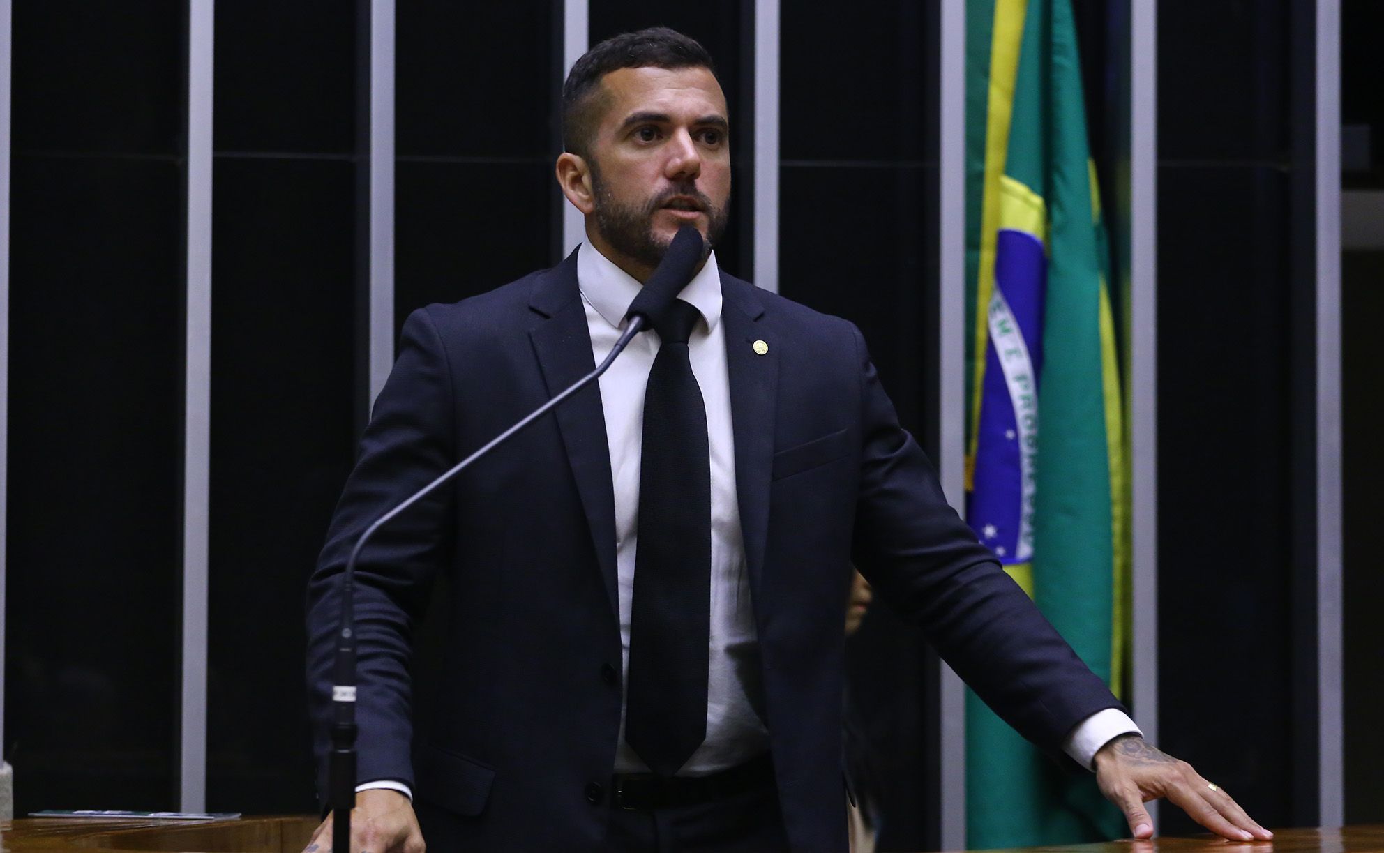 Quem é Carlos Jordy, líder da oposição alvo de operação da Polícia Federal sobre o 8/1 nesta quinta-feira