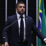 Quem é Carlos Jordy, líder da oposição alvo de operação da Polícia Federal sobre o 8/1 nesta quinta-feira