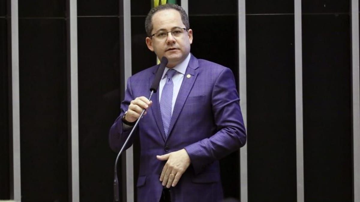 Em decisão, Dino aponta ‘padrão de conduta’ de Cezinha para atuar em processos no STF