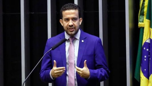 Deputado é acusado de pedir parte dos salários de funcionários de gabinete