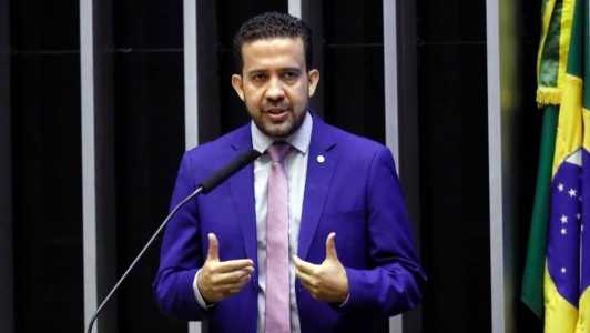 Deputado é acusado de pedir parte dos salários de funcionários de gabinete