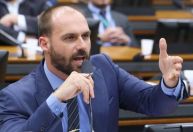 Moraes vota para condenar Eduardo Bolsonaro por difamação contra Tabata Amaral