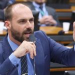 Eduardo Bolsonaro é cortado de transmissão ao vivo em TV argentina