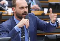 Nunes Marques dá 24 horas para Eduardo Bolsonaro apagar posts que questionam urnas