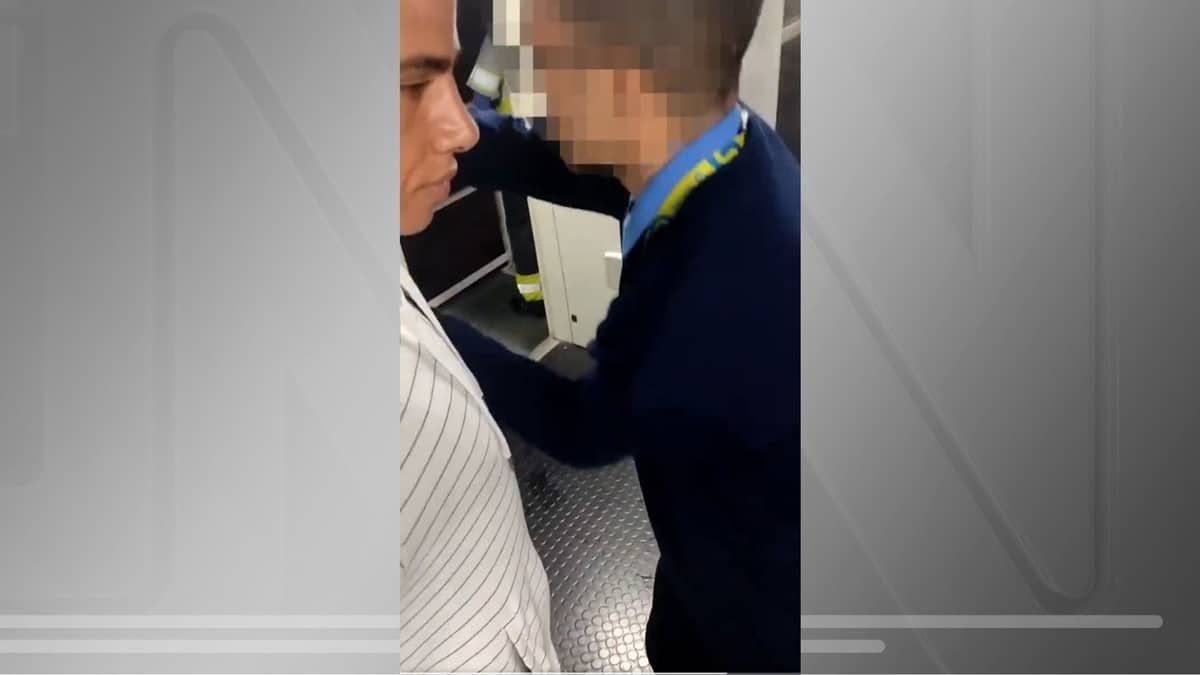 Deputado estadual aponta racismo após ser retirado de voo pela PF para inspeção
