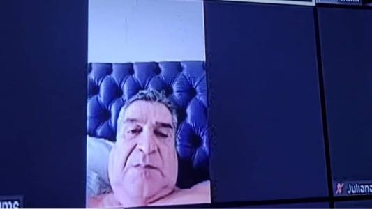Deputado estadual do Ceará aparece em local inusitado durante sessão virtual e é criticado nas redes.