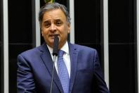 Aécio afirma a aliados que será candidato ao Senado