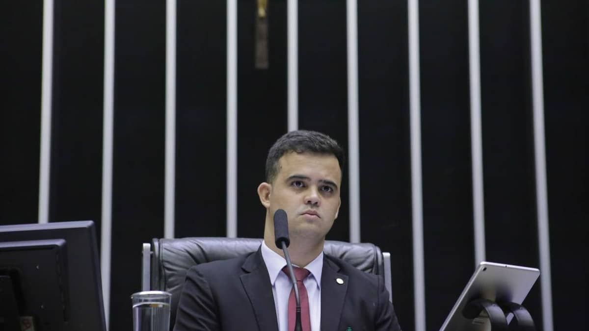 “São agentes políticos” e “precisam de freios”, diz deputado sobre ministros do STF