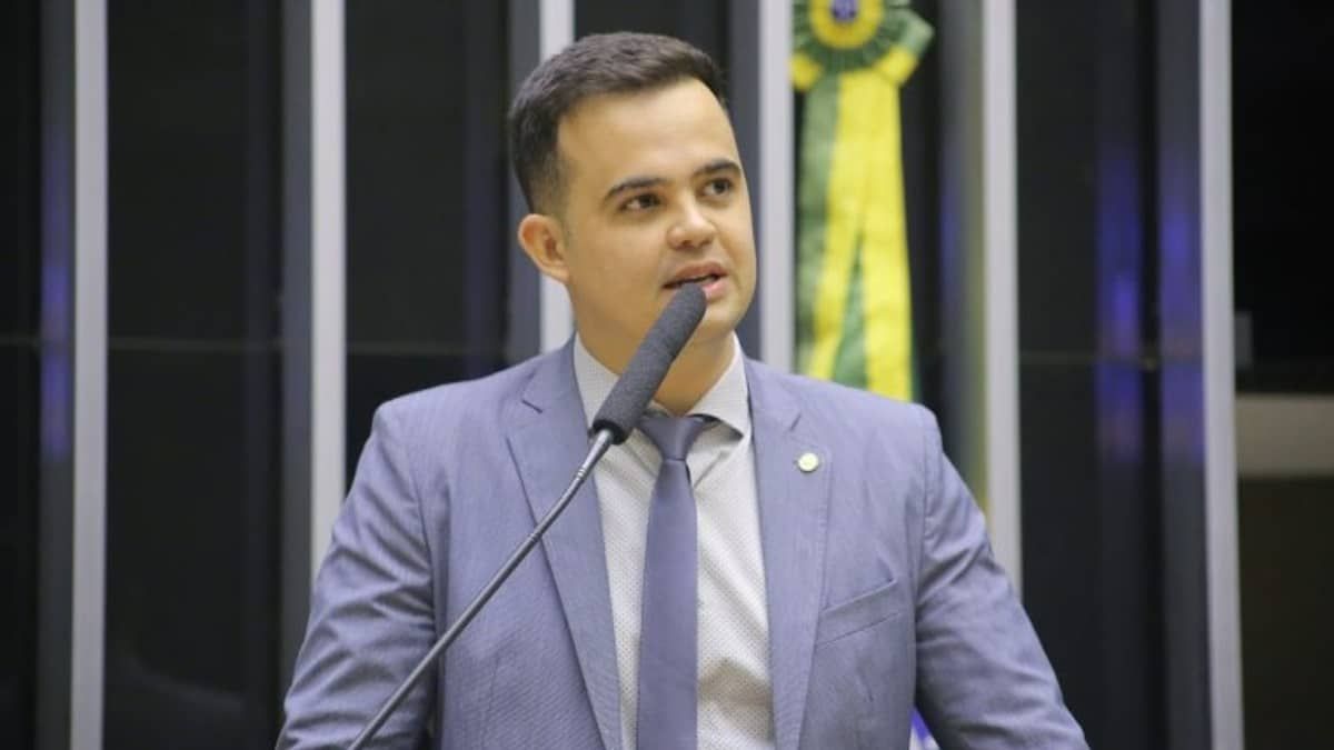 Com Bolsonaro, pré-candidatura de Junio Amaral em Contagem será lançada em igreja
