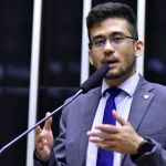 Kim Kataguiri consegue assinaturas para protocolar CPI do Crack e aguarda parecer de Arthur Lira