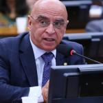 Após escândalo do INSS, PDT anuncia independência e deixa base do governo Lula na Câmara
