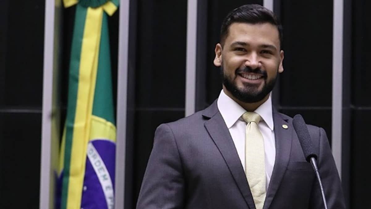 Briga no grupo de WhatsApp do PL: deputado mineiro diz que bolsonaristas “levaram invertida na CPMI do 8 de janeiro”