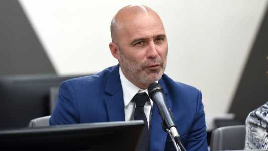Deputado Gustavo Valadares, líder do governo, teve mal-estar e precisará passar por cirurgia
