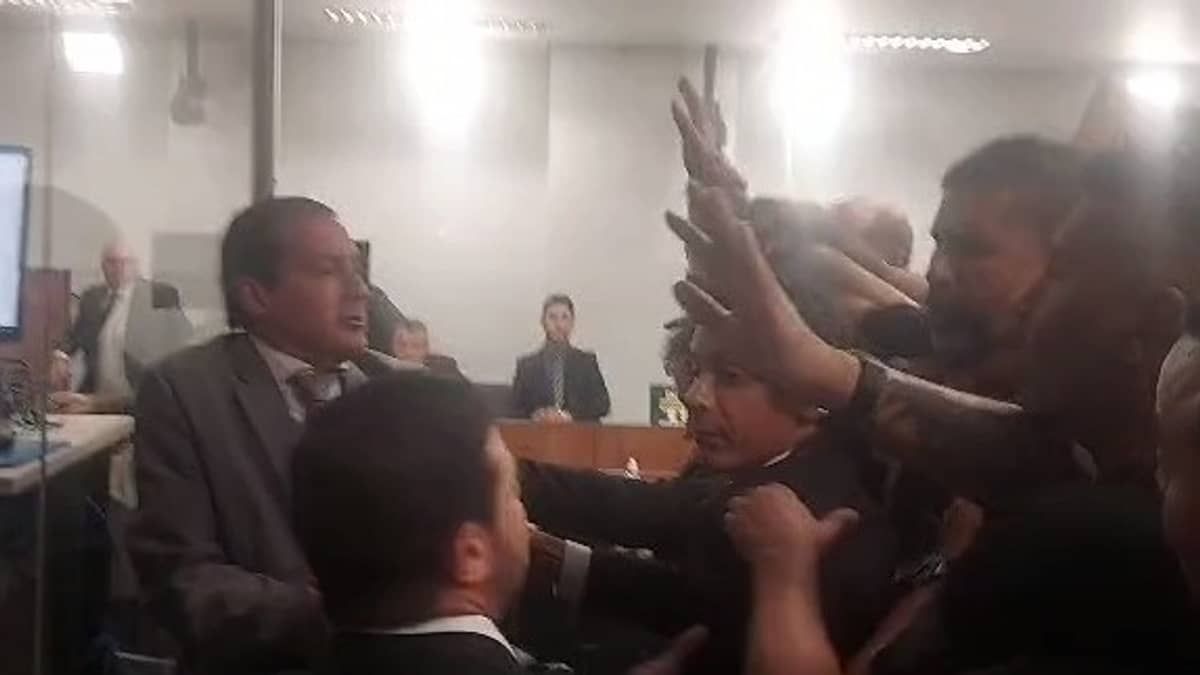 Deputado e segurança são agredidos durante sessão na Assembleia de Minas; vídeo