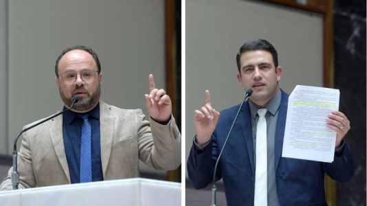 Deputado Leleco (esq.) acusou Caporezzo (dir.) de andar armado no plenário da Assembleia