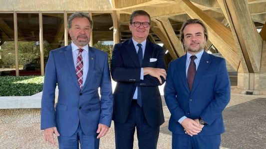 Deputado Luiz Fernando Faria (PSD-MG), embaixador da Itália Francesco Azzarello, deputado federal Eros Biondini (PL-MG)