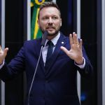 Ex-ministro Joaquim Barbosa rebate deputado que comparou Bahia com Haiti