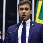 MP oferece denúncia contra Nikolas Ferreira por vídeo de aluna trans em banheiro de escola de BH