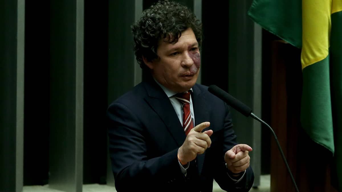 Reginaldo Lopes diz que Torres precisará responder sobre quem elaborou 'minuta golpista' 