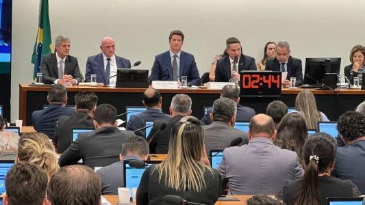 Deputado Ricardo Salles (PL-SP) perguntou ao ex-ministro Gonçalves Dias, do GSI, se ele concordava ou não com o "movimento da 1964"